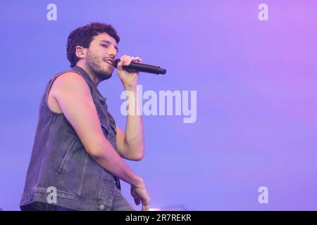 La cantante colombiana Sebastián Yatra si esibisce durante il concerto del festival OMG! LaLiga Music Experience Live al Wanda Metropolitan Stadiu di Madrid Foto Stock