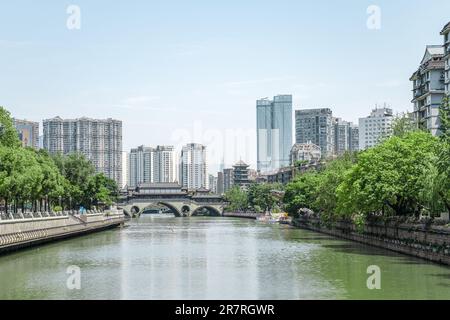 Il ponte coperto di Chengdu in una giornata di sole. Foto Stock