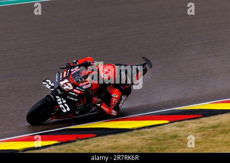 Sachsenring, Hohenstein-Ernsthal, Sassonia, Germania. 17th giugno, 2023. 2023 MotoGP tedesca, Qualifiche; numero 12 Aprilia Racing Rider Maverick Vinales in qualifica alla MotoGP tedesca credito: Action Plus Sports/Alamy Live News Foto Stock