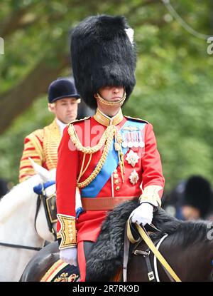 Londra, Regno Unito. 17th giugno, 2023. Londra, Regno Unito. Giugno 17th, 2023. Prince William, il Principe di Galles viaggia lungo il Mall in una carrozza a Trooping the Colour. Credit: Doug Peters/Alamy Live News Foto Stock