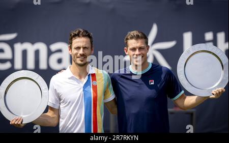 ROSMALEN - vincitori Wesley Koolhof (NED) & Neal Skupski (GBR) quando il loro trofeo della doppia finale maschile del torneo di tennis Libema Open a Rosmalen. LEVIGATRICE ANP KONING olanda fuori - belgio fuori Foto Stock