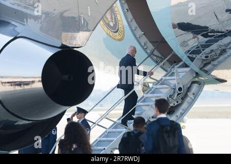 Stati Uniti. 17th giugno, 2023. Il presidente degli Stati Uniti Joe Biden, membro della Air Force One presso la Joint base Andrews, 17 giugno 2023, si è recato a Philadelphia per partecipare a eventi. Credit: Chris Kleponis/Pool via CNP Credit: Abaca Press/Alamy Live News Foto Stock