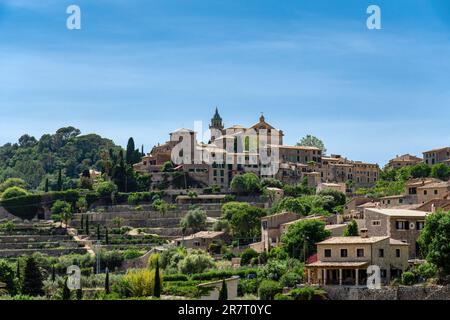 Villaggio tradizionale di Valldemossa nel monte Tramuntana - Mallorca Foto Stock