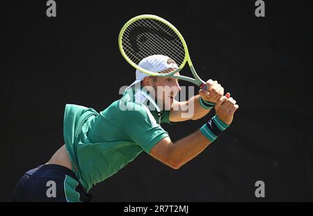 Stoccarda, Germania. 17th giugno, 2023. Tennis: ATP Tour - Stuttgart, Singles, Men, Semifinali. Struff (Germania) - Hurkacz (Polonia). Jan-Lennard Struff in azione. Credit: Marijan Murat/dpa/Alamy Live News Foto Stock