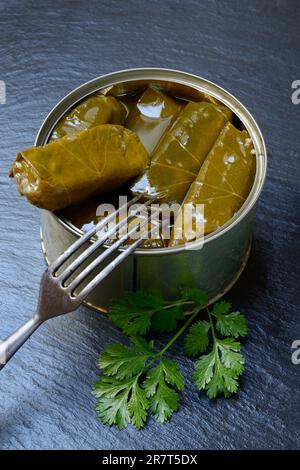 Lattina con foglie di vite farcite, ripieno di riso, Grecia Foto Stock