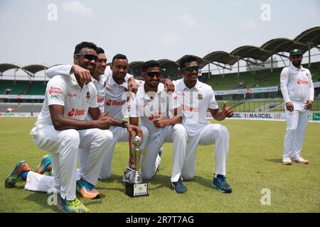 Bangladesi cinque pacer da sinistra Ebadot Hossain, Taskin Ahmed, Shariful Islam, Khaled Ahmed e Uncaped Mushfik Hasan possi per le fotografie lungo il Foto Stock