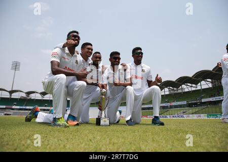 Bangladesi cinque pacer da sinistra Ebadot Hossain, Taskin Ahmed, Shariful Islam, Khaled Ahmed e Uncaped Mushfik Hasan possi per le fotografie lungo il Foto Stock