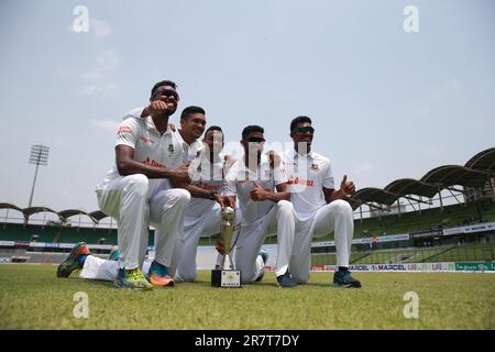 Bangladesi cinque pacer da sinistra Ebadot Hossain, Taskin Ahmed, Shariful Islam, Khaled Ahmed e Uncaped Mushfik Hasan possi per le fotografie lungo il Foto Stock