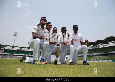 Bangladesi cinque pacer da sinistra Ebadot Hossain, Taskin Ahmed, Shariful Islam, Khaled Ahmed e Uncaped Mushfik Hasan possi per le fotografie lungo il Foto Stock