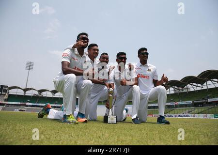 Bangladesi cinque pacer da sinistra Ebadot Hossain, Taskin Ahmed, Shariful Islam, Khaled Ahmed e Uncaped Mushfik Hasan possi per le fotografie lungo il Foto Stock