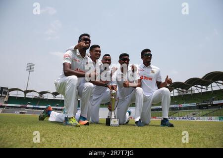 Bangladesi cinque pacer da sinistra Ebadot Hossain, Taskin Ahmed, Shariful Islam, Khaled Ahmed e Uncaped Mushfik Hasan possi per le fotografie lungo il Foto Stock