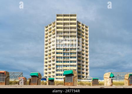 Sedie a sdraio in vimini sulla spiaggia sud nel villaggio Burgtief nel sud dell'isola di Fehmarn. L'isola si trova a nord della Confederazione Foto Stock