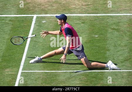 Stoccarda, Germania. 17th giugno, 2023. Tennis: ATP Tour - Stuttgart, Singles, Men, Semifinali. Struff (Germania) - Hurkacz (Polonia). Hubert Hurkacz in azione. Credit: Marijan Murat/dpa/Alamy Live News Foto Stock