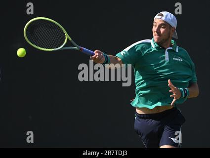 Stoccarda, Germania. 17th giugno, 2023. Tennis: ATP Tour - Stuttgart, Singles, Men, Semifinali. Struff (Germania) - Hurkacz (Polonia). Jan-Lennard Struff in azione. Credit: Marijan Murat/dpa/Alamy Live News Foto Stock