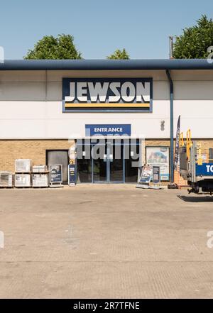 Segnaletica all'esterno del negozio Jewson Builders Merchants, Kennington Lane, Londra, SE11, Inghilterra, REGNO UNITO Foto Stock