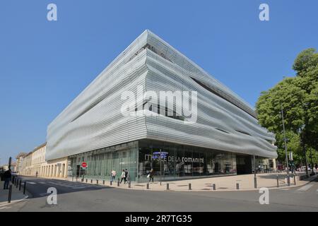 Edificio moderno Musee de la Romanite, museo, argento, modernismo, Nimes, Gard, Provenza, Francia Foto Stock