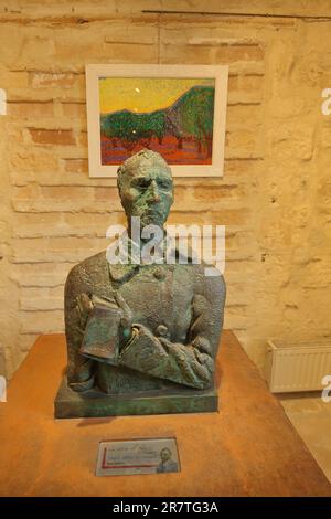 Museo Circut van Gogh con busto e dipinto duplicato di Vincent van Gogh, Saint-Paul-de-Mausole, St, Saint-Remy-de-Provence, Provenza, Alpilles Foto Stock