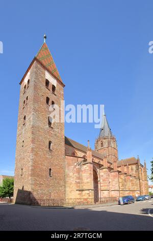 Chiesa romanica di San Peter e Paul, Saint, Wissembourg, Weissenburg, Bas-Rhin, Alsazia, Francia Foto Stock