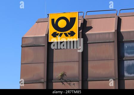 DHL Logistics Centre, Logo, Stoccarda, Baden-Wuerttemberg, Germania Foto Stock