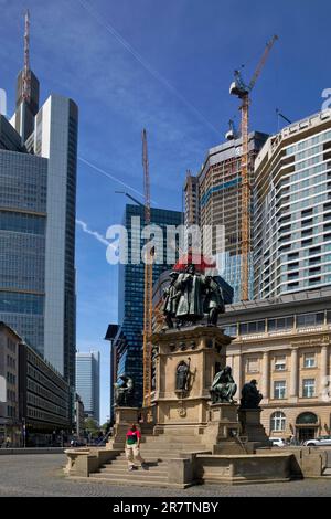 Importante cantiere con il nome del progetto Four Frankfurt, Rossmarkt con il monumento Gutenberg, Frankfurt am Main, Hesse, Germania Foto Stock