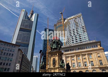 Importante cantiere con il nome del progetto Four Frankfurt, Rossmarkt con il monumento Gutenberg, Frankfurt am Main, Hesse, Germania Foto Stock