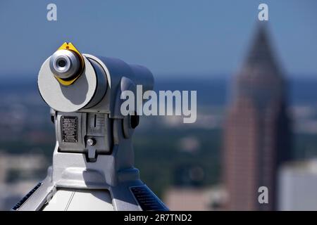 Cannocchiale a monete, grafoscopio, sulla torre principale che punta verso il Messeturm, Francoforte sul meno, Assia, Germania Foto Stock