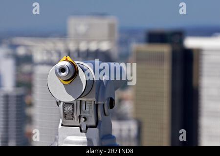 Cannocchiale a monete, grafoscopio, sulla torre principale di fronte al quartiere bancario, Francoforte sul meno, Assia, Germania Foto Stock