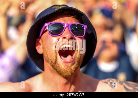 Oslo, Norvegia, 17 giugno 2023. Un tifoso scozzese molto felice dopo la partita di qualificazione a Euro 2024 tra Norvegia e Scozia allo stadio Ullevål di Oslo Credit: Frode Arnesen/Alamy Live News Foto Stock