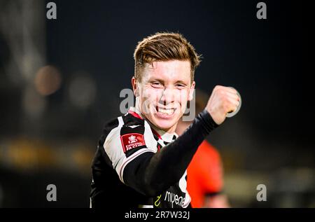 Harry Clifton durante la partita di football replay del quarto turno di fa Cup tra Grimsby Town FC, e Luton Town FC, a Blundell Park, Cleethorpes, Inghilterra, Foto Stock