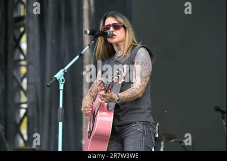 Morgan Wade si esibisce durante il giorno 2 del 2023 Bonnaroo Music & Arts Festival il 16 giugno 2023 a Manchester, Tennessee. Foto: Darren Eagles/imageSPACE Foto Stock