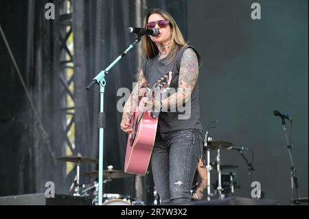 Morgan Wade si esibisce durante il giorno 2 del 2023 Bonnaroo Music & Arts Festival il 16 giugno 2023 a Manchester, Tennessee. Foto: Darren Eagles/imageSPACE Foto Stock