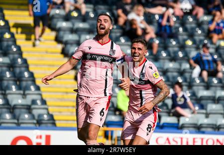 Luke Waterfall segna durante la partita di calcio Sky Bet EFL League Two tra Rochdale e Grimsby Town FC allo stadio Crown Oil Arena, Inghilterra On Foto Stock