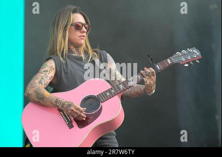 Manchester, Stati Uniti. 19th giugno, 2022. Morgan Wade si esibisce durante il giorno 2 del 2023 Bonnaroo Music & Arts Festival il 16 giugno 2023 a Manchester, Tennessee. Foto: Darren Eagles/imageSPACE /Sipa USA Credit: Sipa USA/Alamy Live News Foto Stock