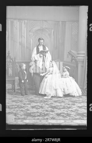 Strattons, G.W.M. Nutt, e Minnie Warren (Wedding Party) 1863 Foto Stock