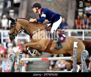 Stoccolma, Svezia. 17th giugno, 2023. STOCCOLMA 20230617 Henrik von Eckermann, Svezia, a cavallo del Re Edoardo durante l'evento a squadre che salta contro l'orologio nel Longines Global Champions Tour di Stoccolma il sabato. Foto: Caisa Rasmussen/TT/code 12150 Credit: TT News Agency/Alamy Live News Foto Stock