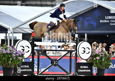 STOCCOLMA 20230617 Henrik von Eckermann, Svezia, a cavallo Re Edoardo durante l'evento a squadre saltando contro il tempo nel Longines Global Champ Foto Stock