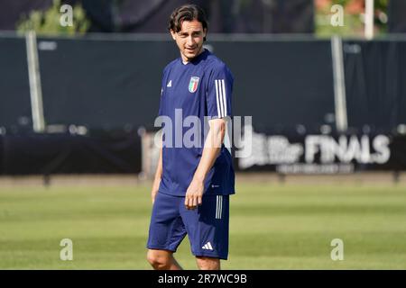 Enschede, Paesi Bassi. 17th giugno, 2023. Matteo Darmian (Italia) durante la sessione di allenamento per la squadra Italia, partita di calcio della UEFA Nations League a Enschede, Paesi Bassi, giugno 17 2023 Credit: Independent Photo Agency/Alamy Live News Foto Stock