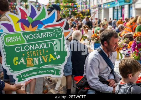 Clonakilty, West Cork, Irlanda. 17th giugno, 2023. Il carnevale irlandese di Clonakilty Street si è svolto oggi con migliaia di partecipanti. L'evento è stato aperto dal premiato chef, Eunice Power e Irish Yogurts. Le attività della Family Fun zone, i commercianti di cibo e le aree da pranzo e gli spettacoli dal vivo sono solo alcune delle attrazioni del pomeriggio. Credit: AG News/Alamy Live News Foto Stock