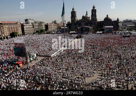 Città del Messico, Messico. 17th giugno, 2023. 17 giugno 2023, Città del Messico: Circa 30.000 persone hanno partecipato alla massiccia Classe di Boxing allo Zocalo di Città del Messico. Il 17 giugno 2023 a Città del Messico (Foto di Luis Barron/Eyepix Group/Sipa USA). Credit: Sipa USA/Alamy Live News Foto Stock