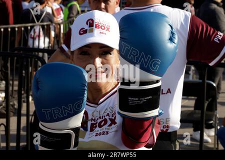 Città del Messico, Messico. 17th giugno, 2023. 17 giugno 2023, Città del Messico: Circa 30.000 persone hanno partecipato alla massiccia Classe di Boxing allo Zocalo di Città del Messico. Il 17 giugno 2023 a Città del Messico (Foto di Luis Barron/Eyepix Group). Credit: Eyepix Group/Alamy Live News Foto Stock