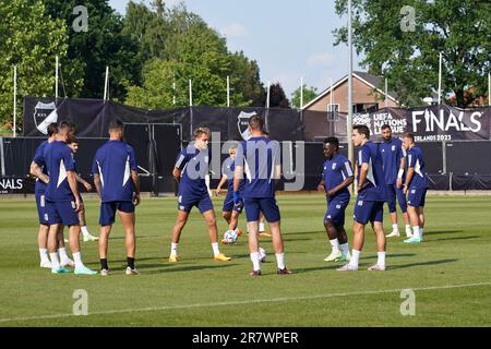 Enschede, Paesi Bassi. 17th giugno, 2023. Giocatori d'Italia durante la sessione di allenamento per la squadra Italia, partita di calcio della UEFA Nations League a Enschede, Paesi Bassi, Giugno 17 2023 Credit: Independent Photo Agency/Alamy Live News Foto Stock