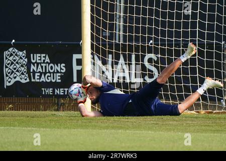 Enschede, Paesi Bassi. 17th giugno, 2023. Enschede, Enschede, Paesi Bassi, 17 giugno 2023, Gianluigi DONNARUMMA (Italia) durante la sessione di formazione per la squadra Italia - calcio UEFA Nations League Match Credit: Live Media Publishing Group/Alamy Live News Foto Stock