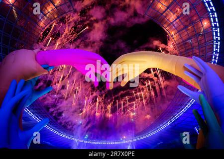 Berlino, Germania. 17th giugno, 2023. Durante la cerimonia di apertura dei Giochi Olimpici speciali di Berlino 2023, si svolgono fuochi d'artificio sullo Stadio Olimpico. Credit: Christoph Soeder/dpa/Alamy Live News Foto Stock