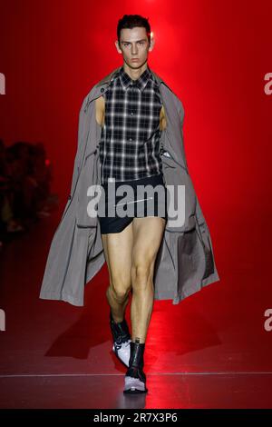 Milano, Italia. 17th giugno, 2023. JORDANLUCA Primavera Estate 2024 pista durante la settimana della moda di Milano il 2023 giugno - Milano; Italia 17/06/2023 Credit: dpa/Alamy Live News Foto Stock