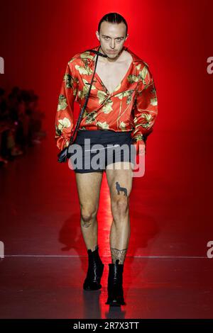 Milano, Italia. 17th giugno, 2023. JORDANLUCA Primavera Estate 2024 pista durante la settimana della moda di Milano il 2023 giugno - Milano; Italia 17/06/2023 Credit: dpa/Alamy Live News Foto Stock