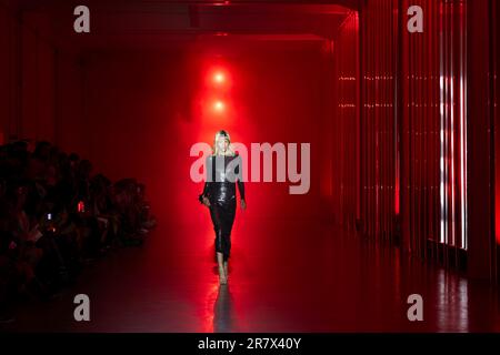 Milano, Italia. 17th giugno, 2023. JORDANLUCA Primavera Estate 2024 pista durante la settimana della moda di Milano il 2023 giugno - Milano; Italia 17/06/2023 Credit: dpa/Alamy Live News Foto Stock