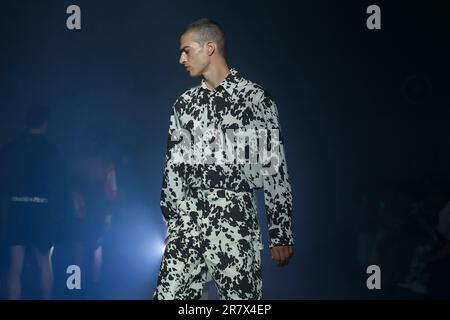 Milano, Italia. 17th giugno, 2023. MSGM Primavera Estate 2024 Runway durante la settimana della moda di Milano il 2023 giugno - Milano; Italia 17/06/2023 Credit: dpa/Alamy Live News Foto Stock