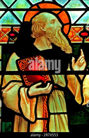 St Columba, abate irlandese, missionario, 6th ° secolo, fondatore di Iona Abbey, vetrate, di J Powell & Son, 1900, Blakeney, Norfolk, Inghilterra Foto Stock