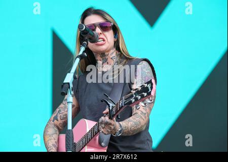 Morgan Wade si esibisce durante il giorno 2 del 2023 Bonnaroo Music & Arts Festival il 16 giugno 2023 a Manchester, Tennessee. Foto: Darren Eagles/imageSPACE/MediaPunch Foto Stock