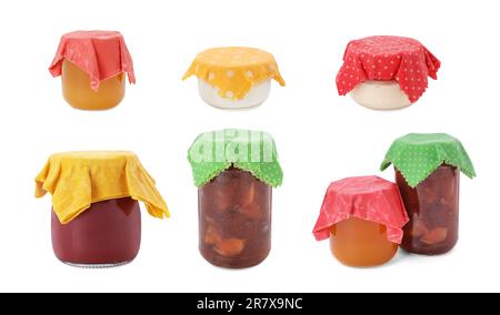 Collage di diversi alimenti in vasetti ricoperti di cerume isolato su bianco Foto Stock